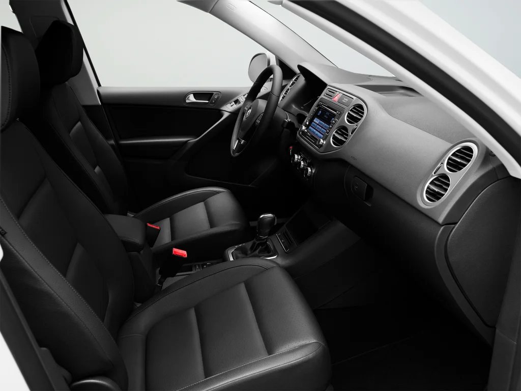 Used 2011 White Volkswagen S image 27