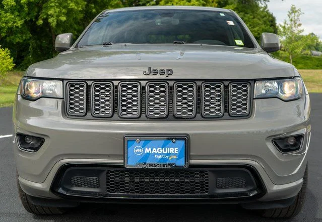 Used 2019 Gray Jeep Altitude image 3