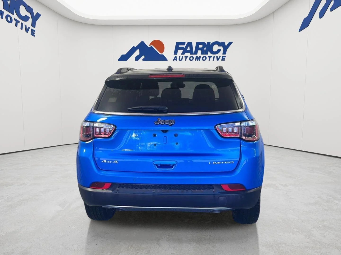 Used 2024 Hydro Blue Pearlcoat Jeep Limited image 8