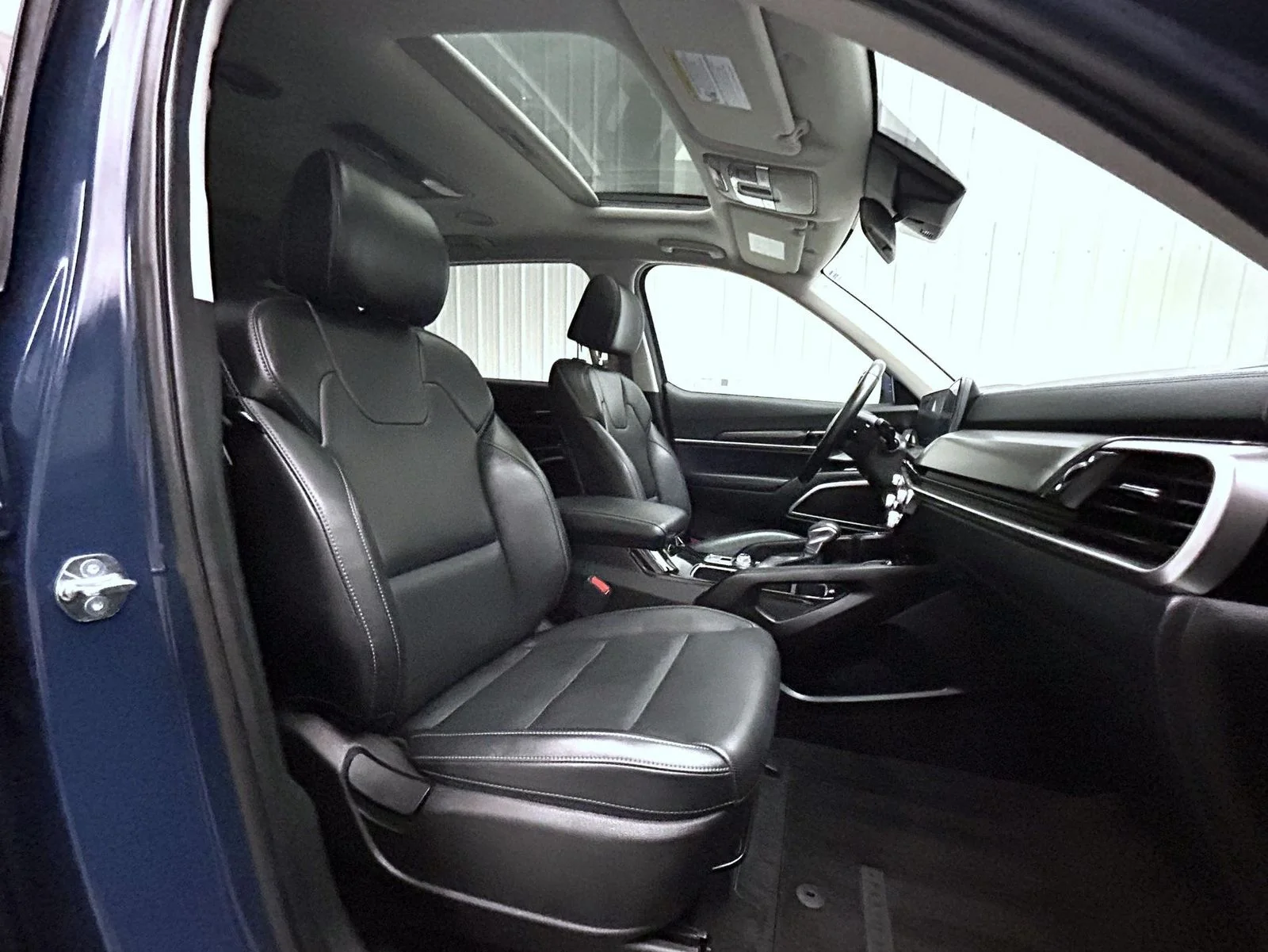 Used 2025 Black Kia S image 15