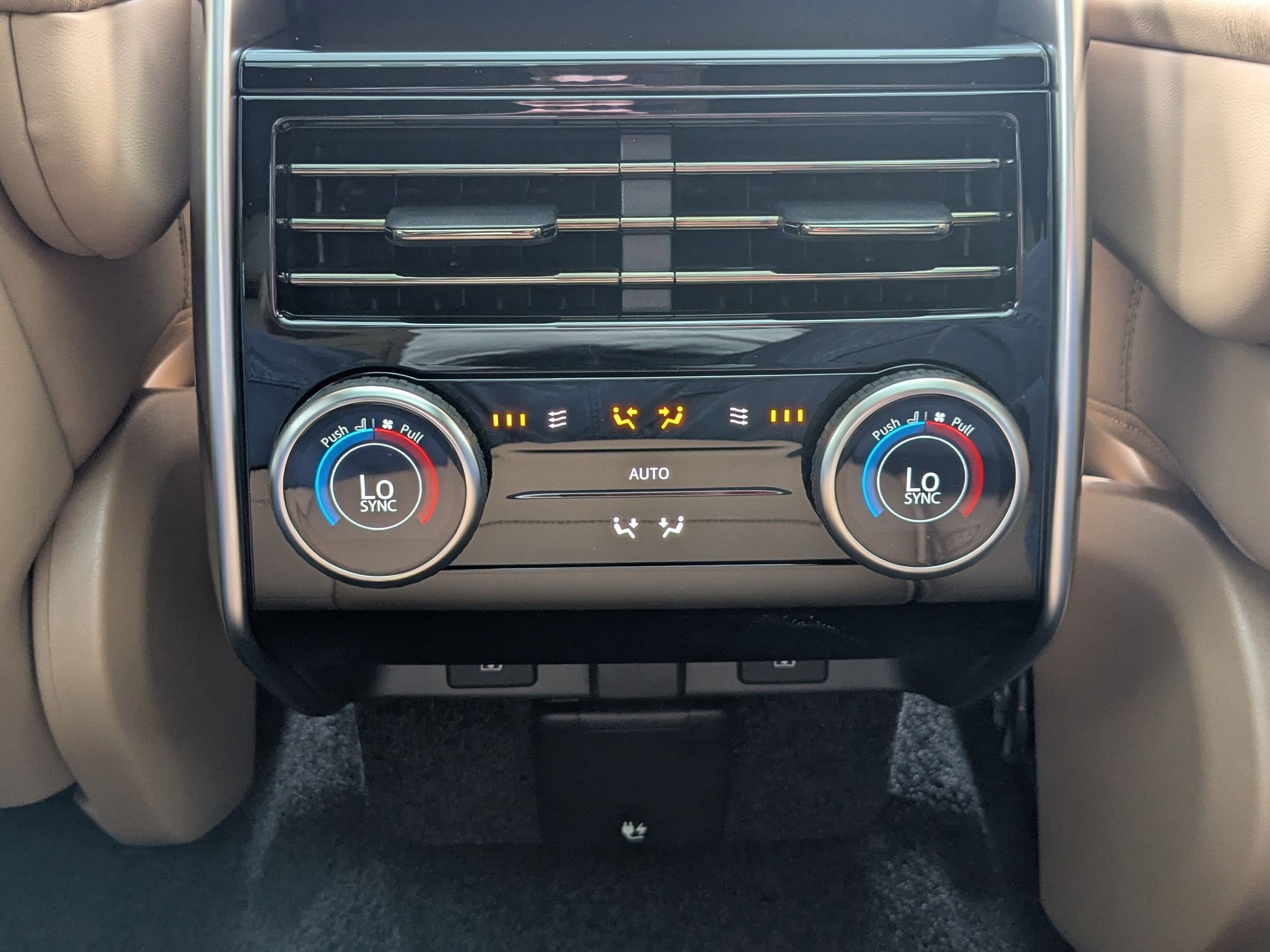 New 2026 Santorini Black Land Rover P530 SE image 29