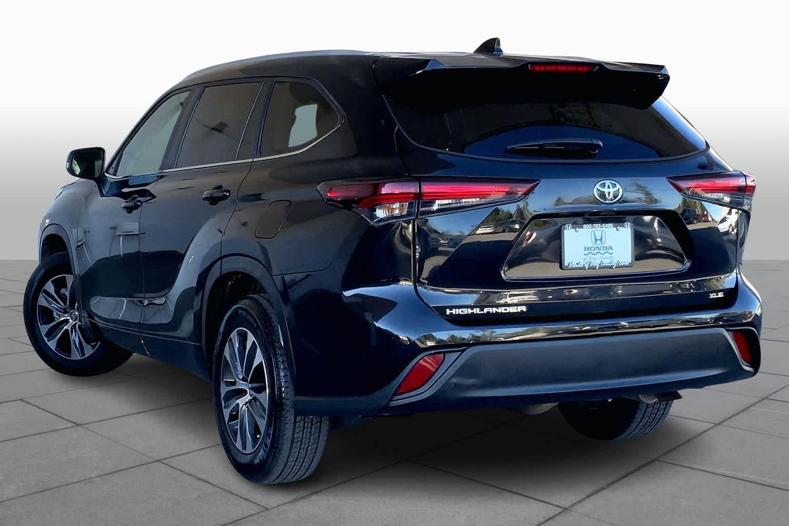 2024 Toyota Highlander LE - Photo 21