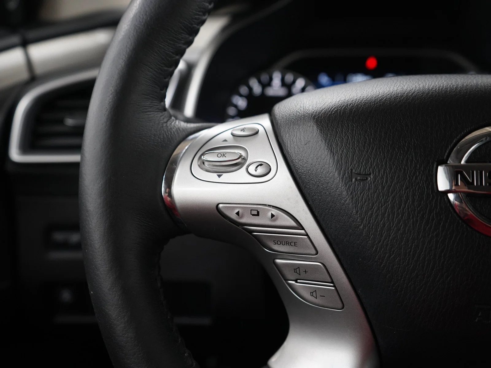 Used 2018 White Nissan SL image 26