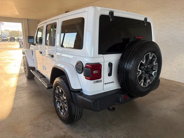 New 2027 Bright White Clear-Coat Paint Jeep Sahara image 3