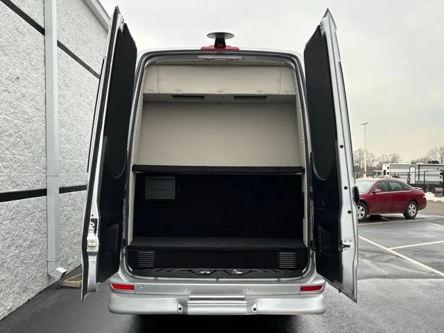 New 2026 Iridium Silver Mercedes-Benz Discovery Touring image 12