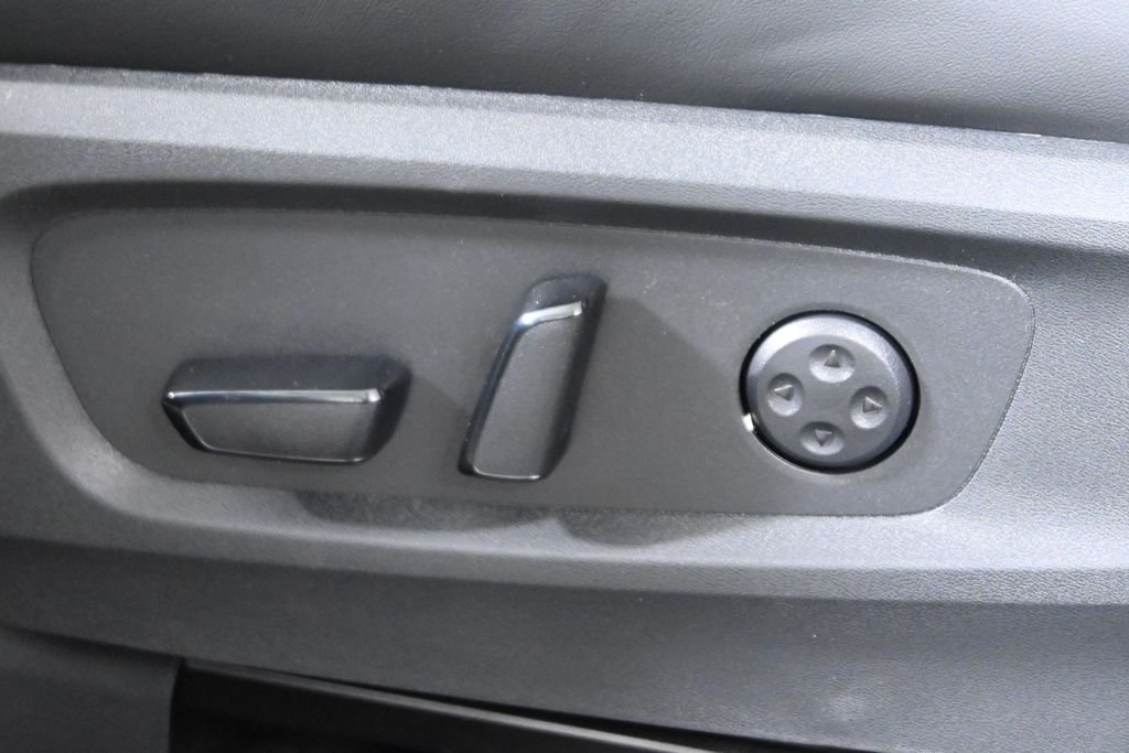 New 2027 RADIANT WHITE INFINITI Luxe AWD image 28