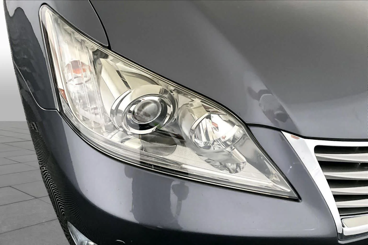 Used 2012 Nebula Gray Pearl Lexus  image 27