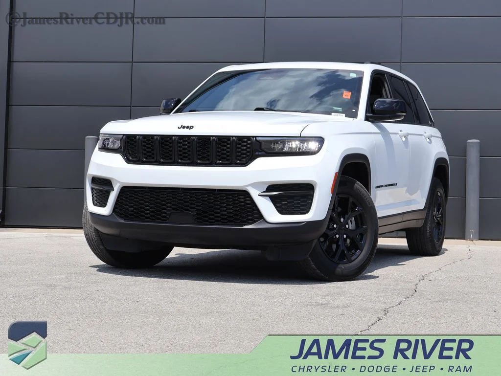 Used 2024 White Jeep Altitude image 1