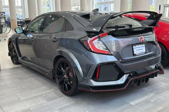 Used 2018 Polished Metal Metallic Honda Touring image 9