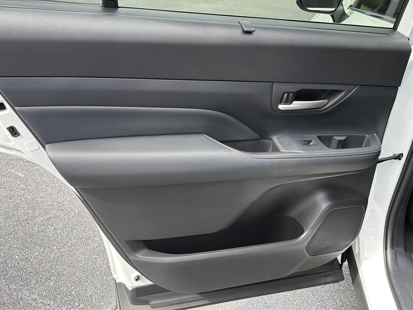Used 2025 Wind Chill Pearl Toyota XLE image 17