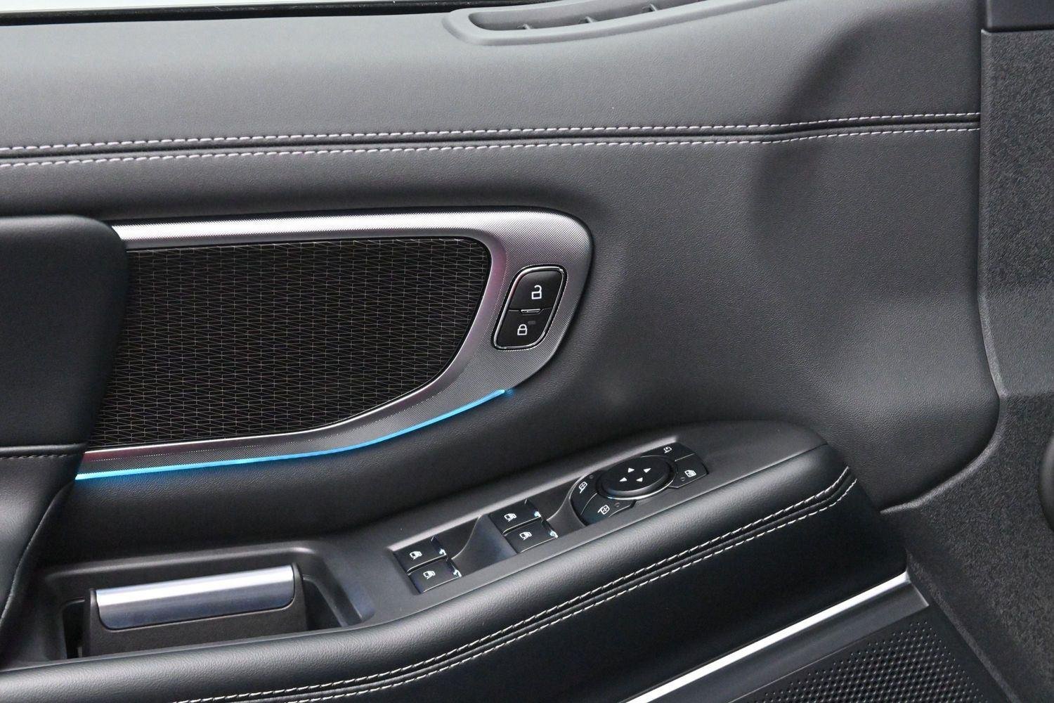 Used 2025 Agate Black Ford Platinum image 17