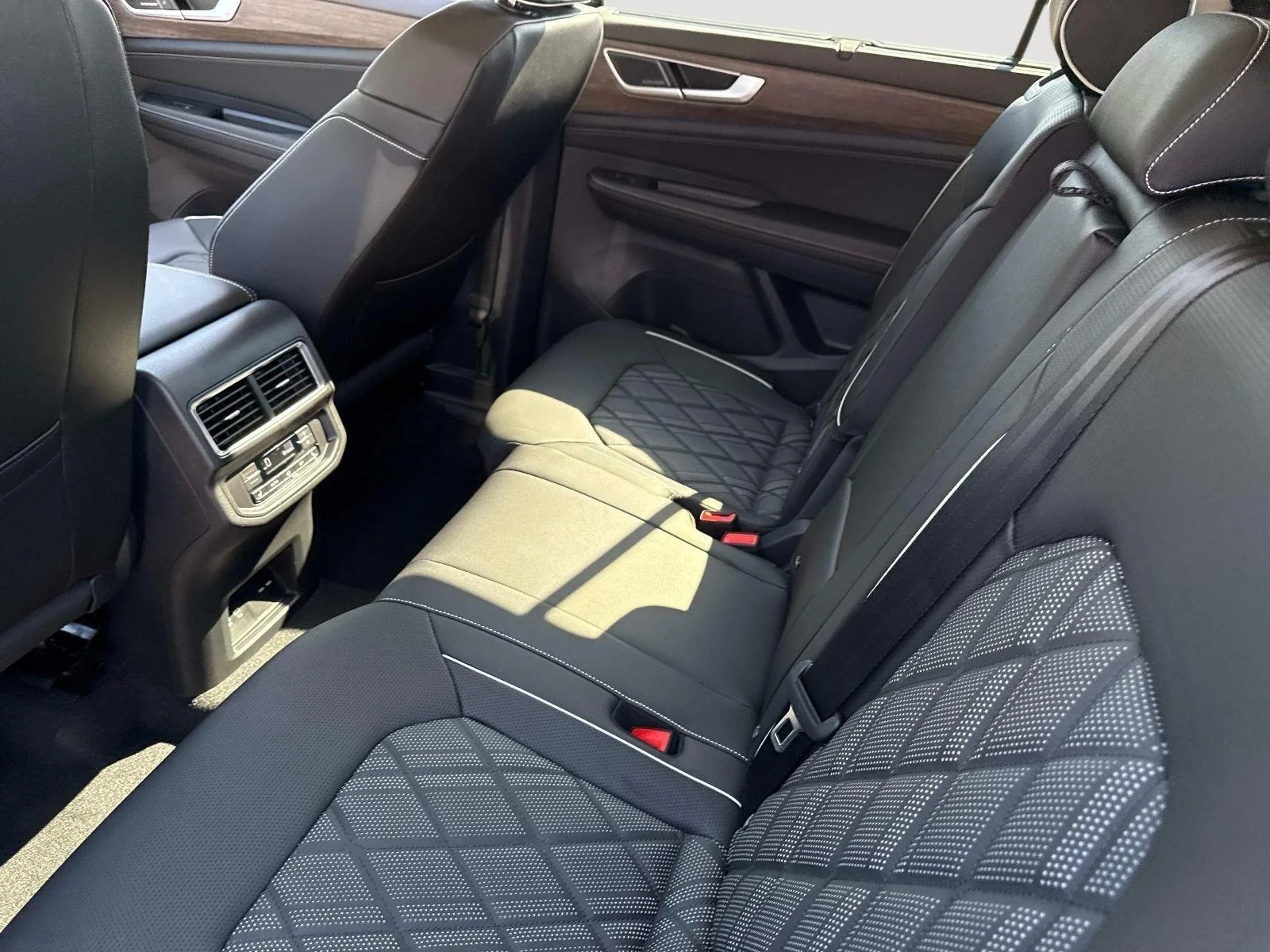2026 Volkswagen Atlas SEL Premium R-Line - Photo 14