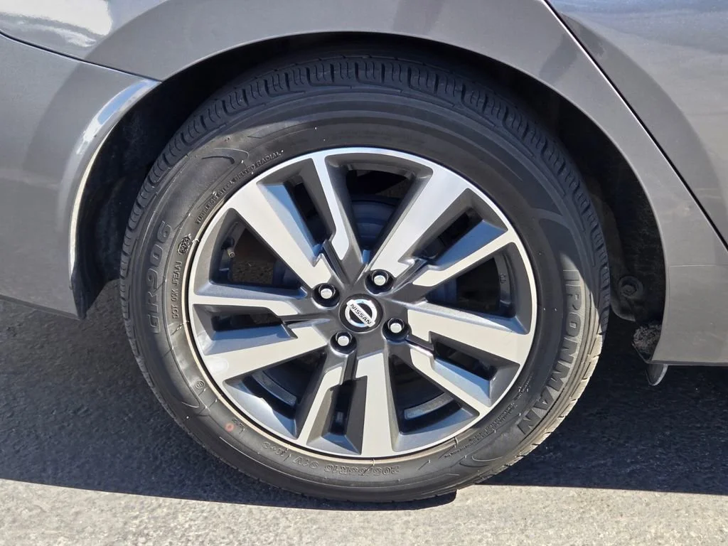 Used 2021 Gun Metallic Nissan SV image 3