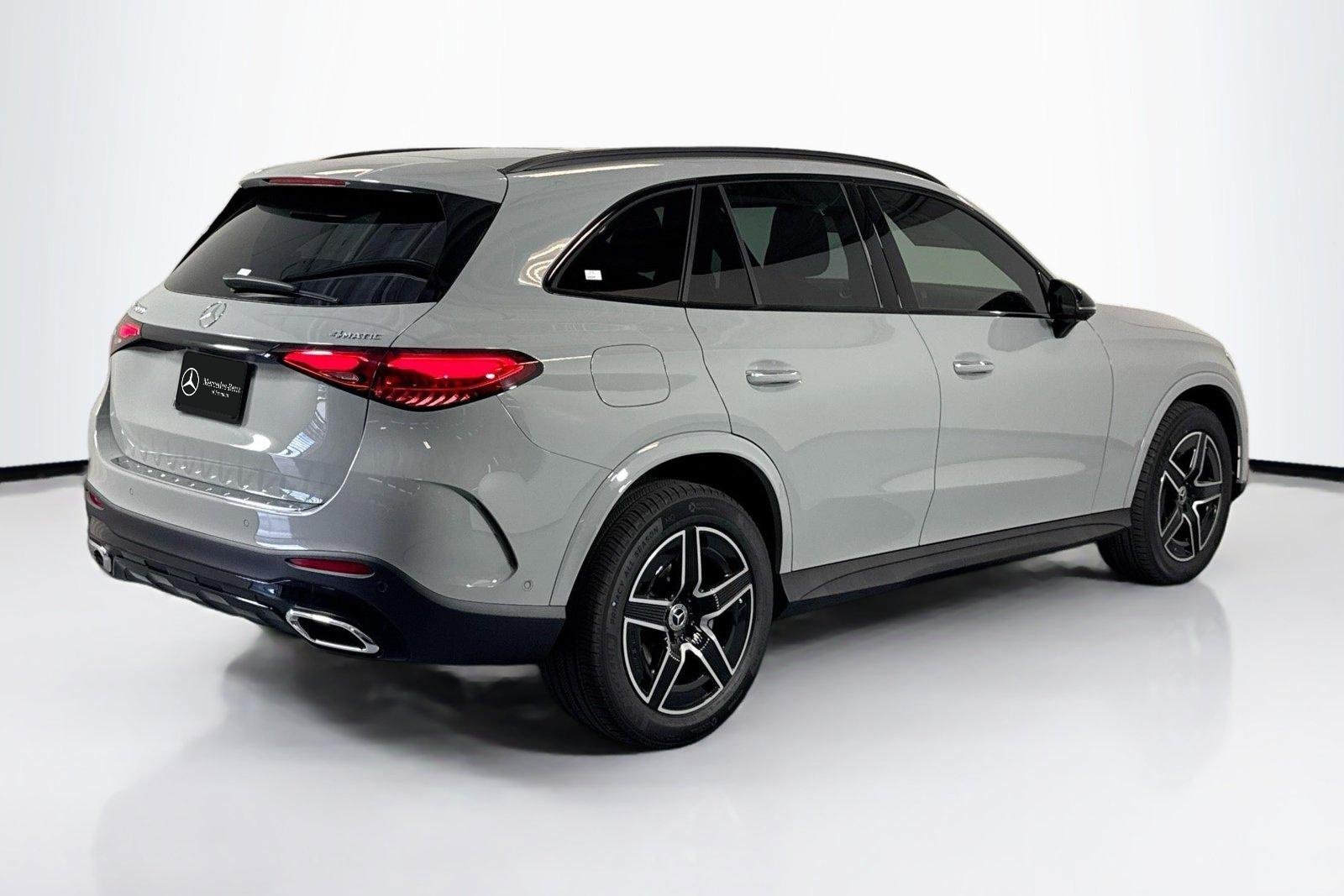 New 2026 Manufaktur Alpine Grey Mercedes-Benz GLC 300 image 5