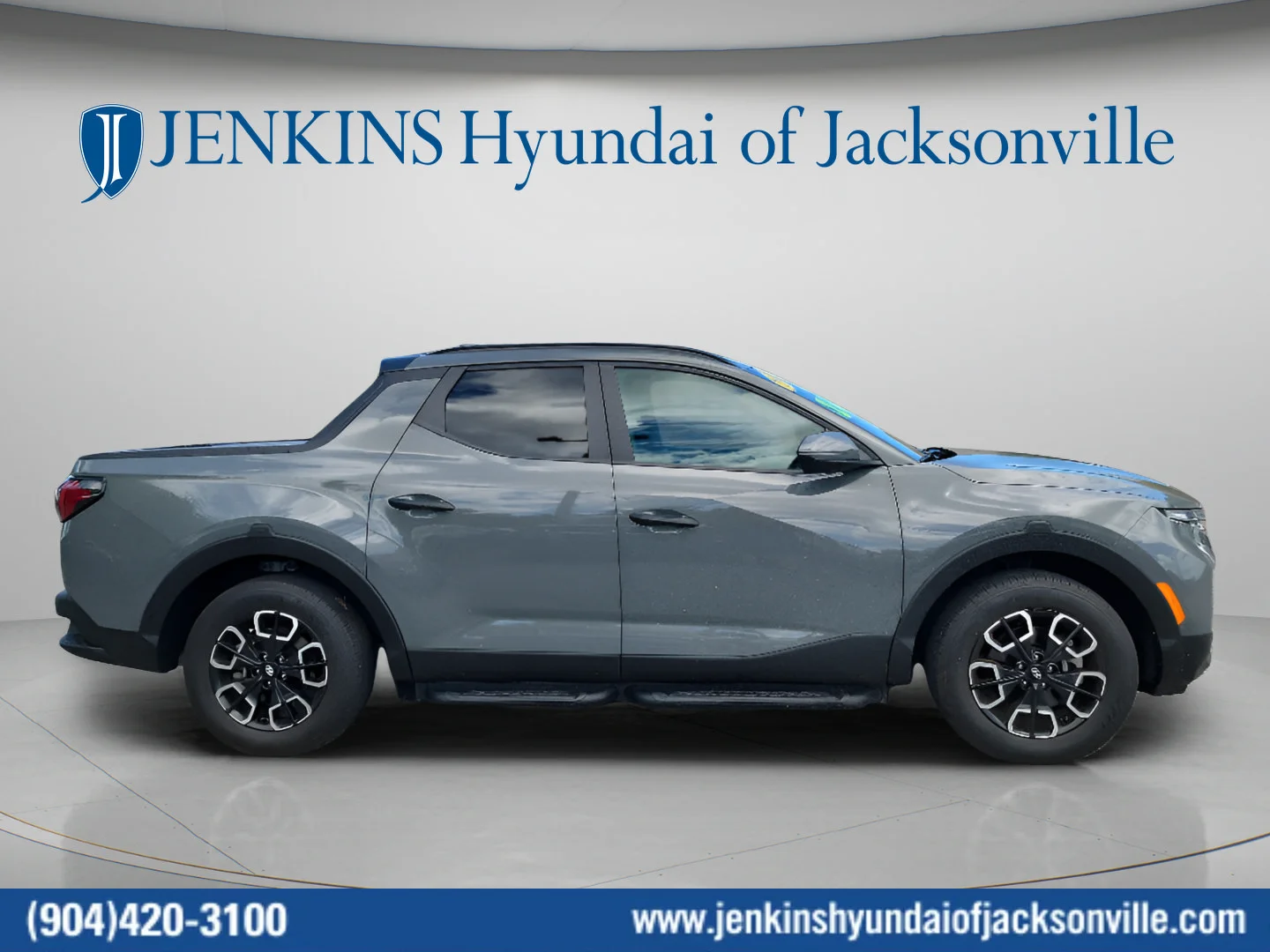 Used 2023 Hampton Gray Hyundai SEL image 2