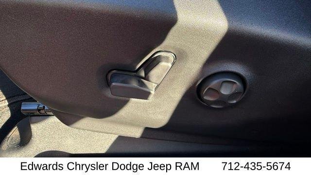 2026 Chrysler Pacifica Select - Photo 18
