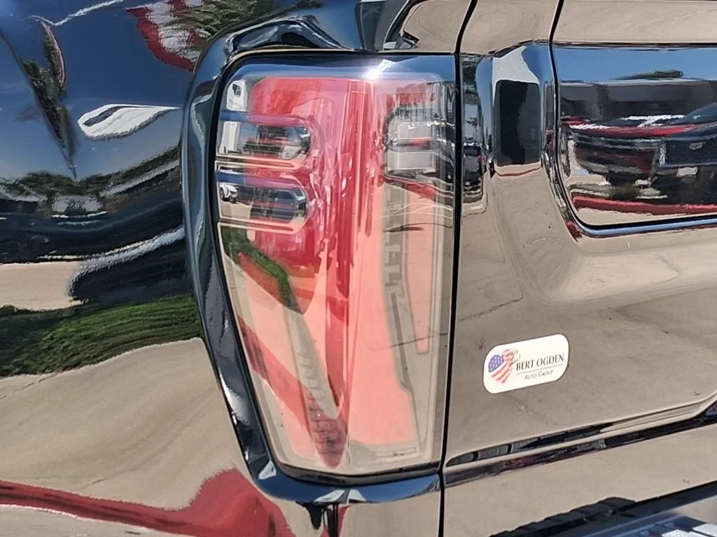 Used 2025 Onyx Black GMC AT4 image 9