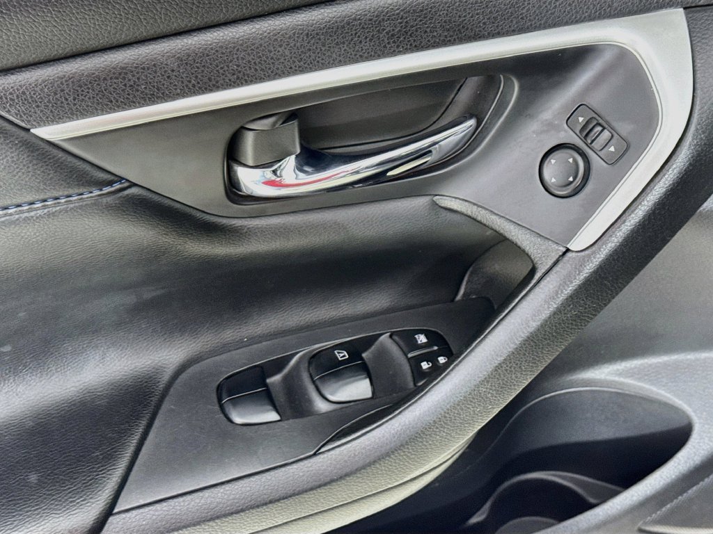 Used 2018 Super Black Clearcoat Nissan 2.5 SR image 22