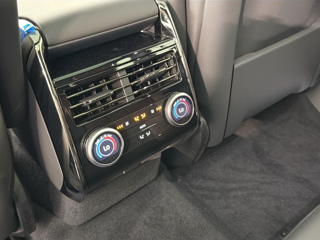 New 2026 Borasco Grey Metallic Land Rover Dynamic SE image 27