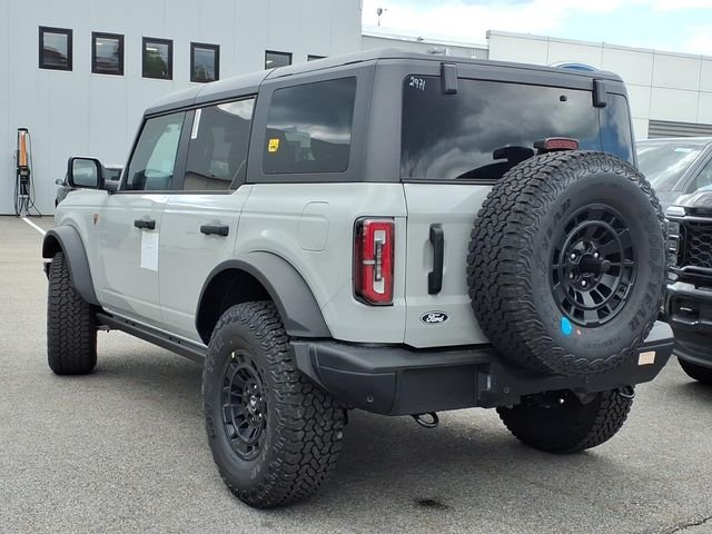 New 2026 Avalanche Gray Ford Badlands® image 4