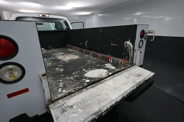 Used 2014 White Ford XL image 32