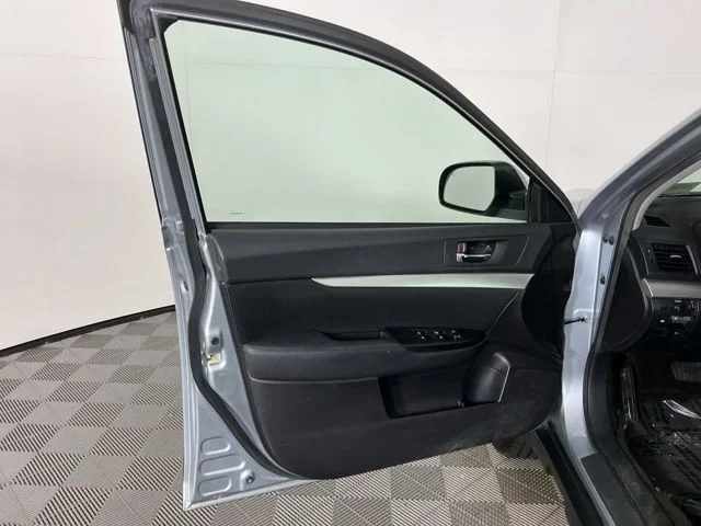 Used 2013 Silver Subaru 2.5i Premium image 11