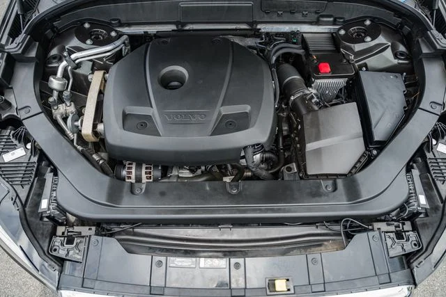 Used 2020 Green Volvo T5 Momentum image 19