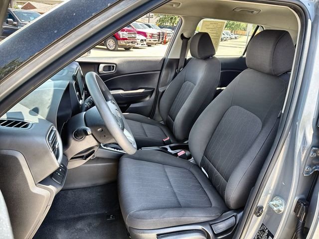 Used 2022 Gray Hyundai SE image 11