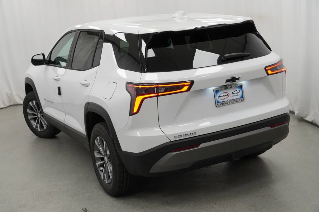 New 2027 Summit White Chevrolet LT image 34