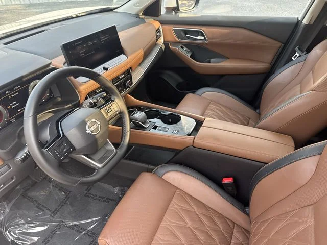 Used 2025 White Nissan Platinum image 17
