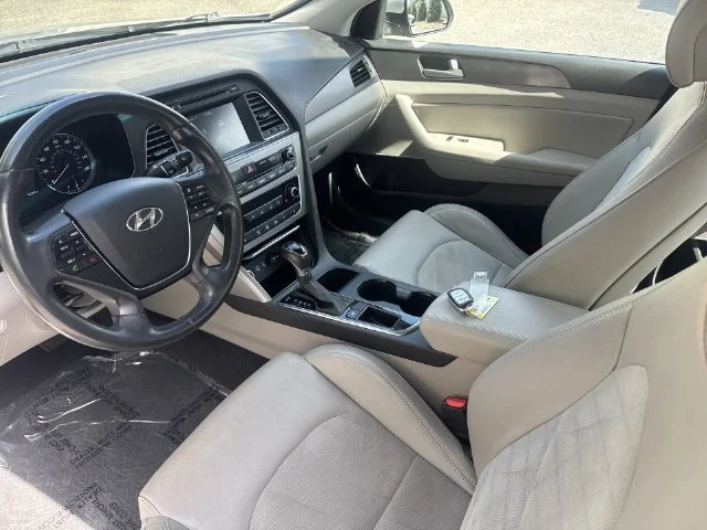 Used 2016 Silver Hyundai Sport image 15