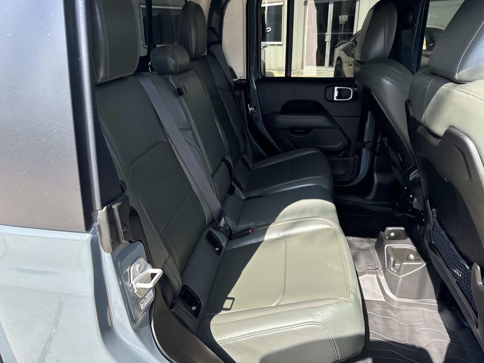Used 2025 Anvil Clearcoat Jeep Mojave image 9