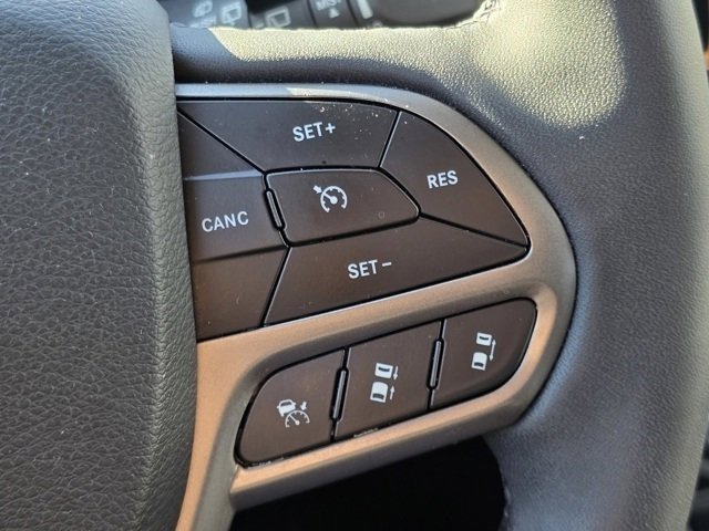 Used 2022 Diamond Black Crystal Pearlcoat Jeep Limited image 16