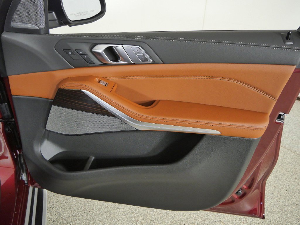 Used 2027 Red BMW xDrive40i image 20