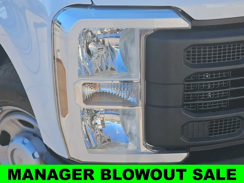 New 2026 Oxford White Ford F-350® XL image 33