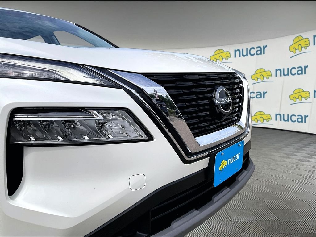 Used 2023 White Nissan SV image 31