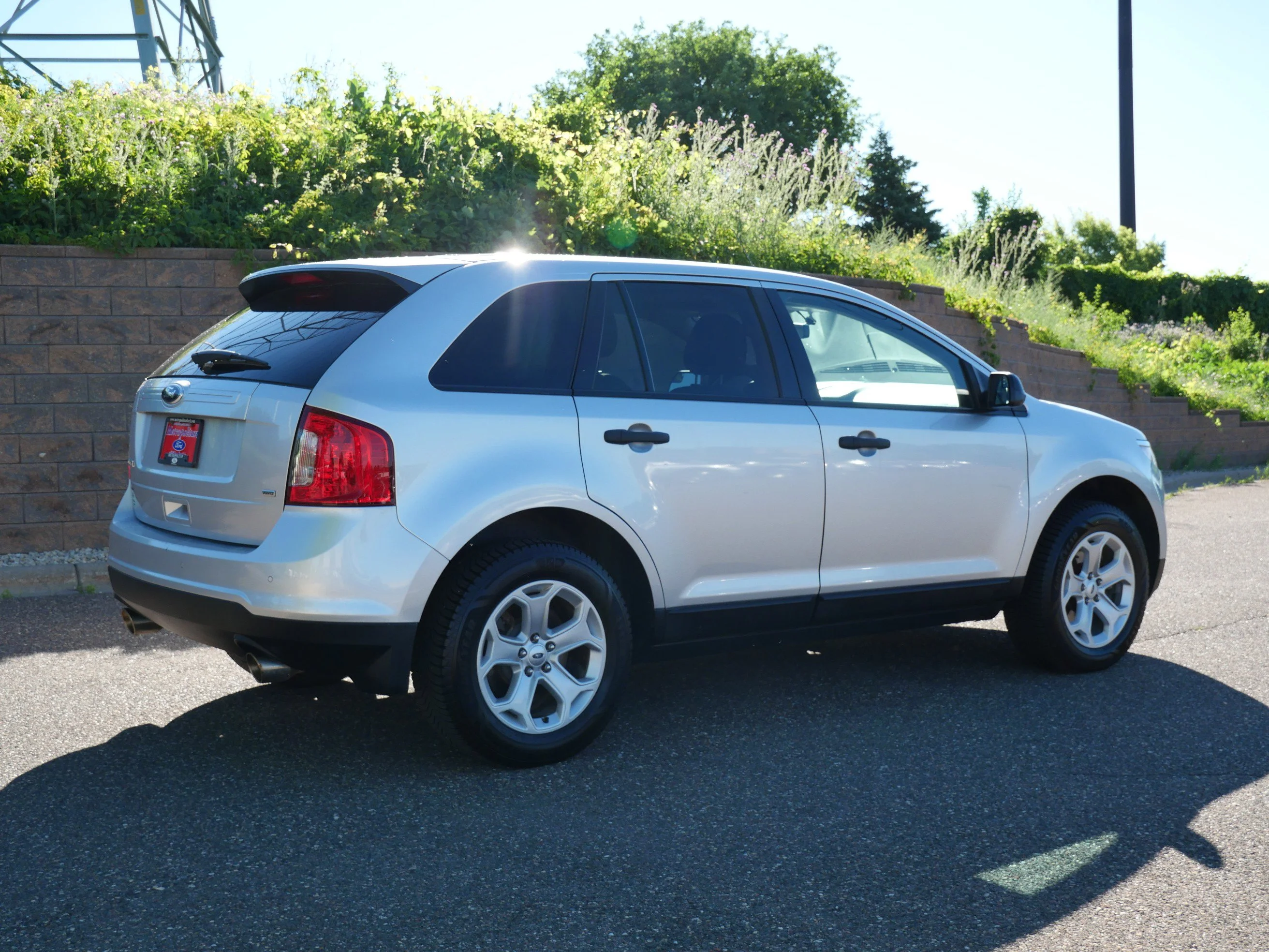 Used 2014 Ingot Silver Metallic Ford SE image 6