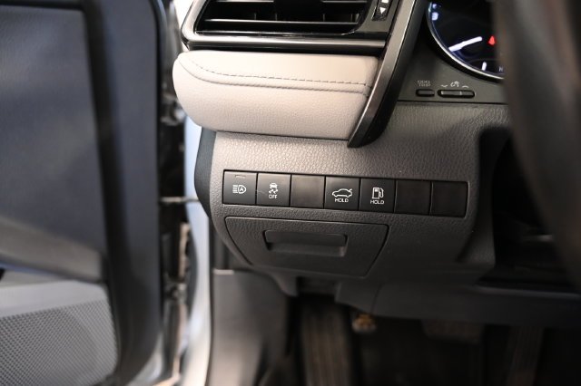 Used 2019 Silver Toyota LE image 23