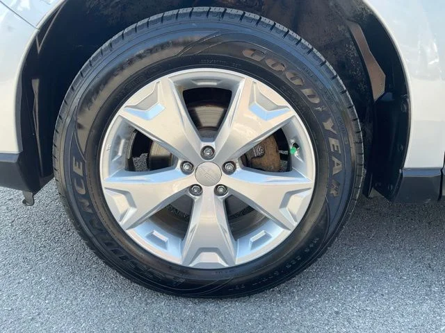 Used 2015 Silver Subaru 2.5i image 22
