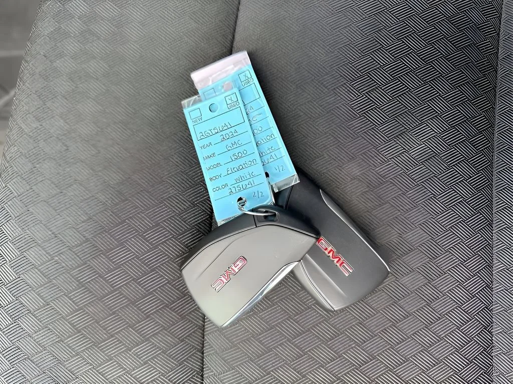 Used 2024 Summit White GMC Elevation image 32