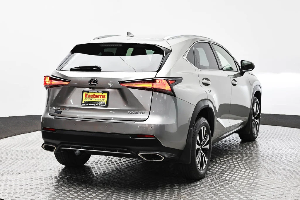 Used 2018  Lexus  image 5