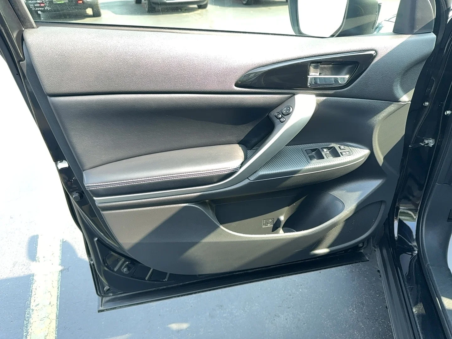 Used 2025 Gray Mitsubishi SE image 12