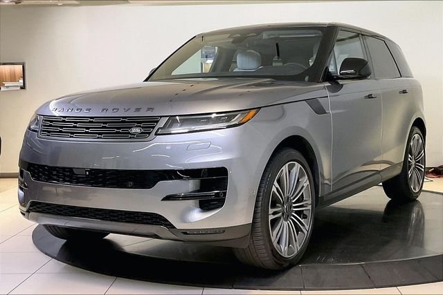 Used 2024 Gray Land Rover SE image 1