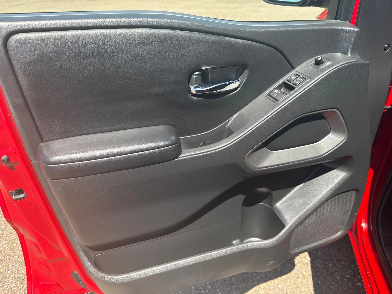 Used 2025 Red Nissan SV image 10