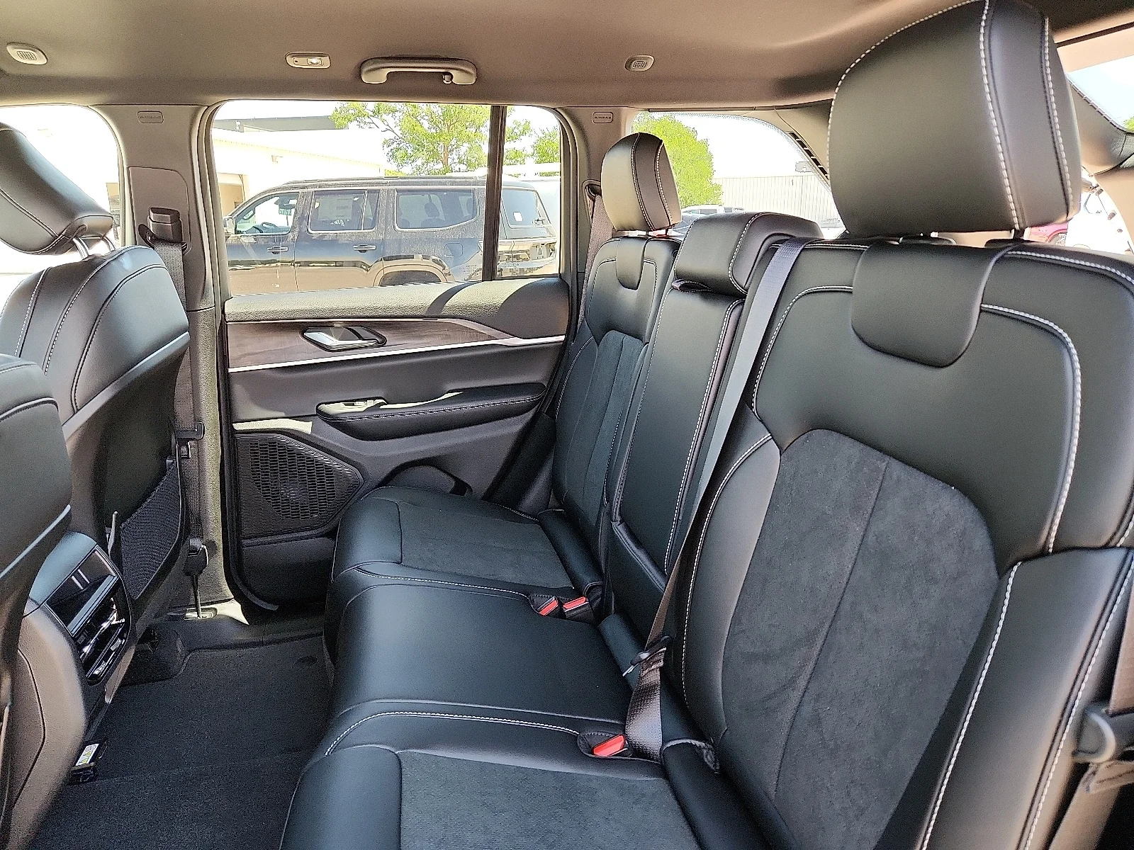 New 2026 Silver Zynith Jeep LAREDO ALTITUDE 4X4 image 10