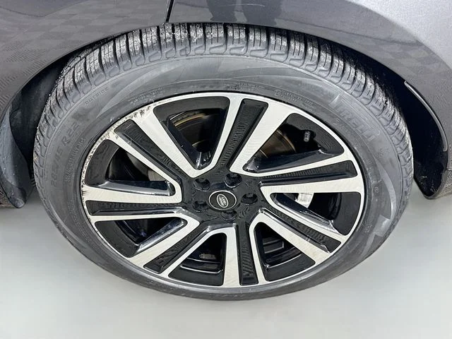 Used 2023 Gray Land Rover SE image 33