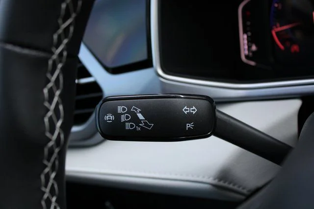 2025 Volkswagen Taos SEL - Photo 9