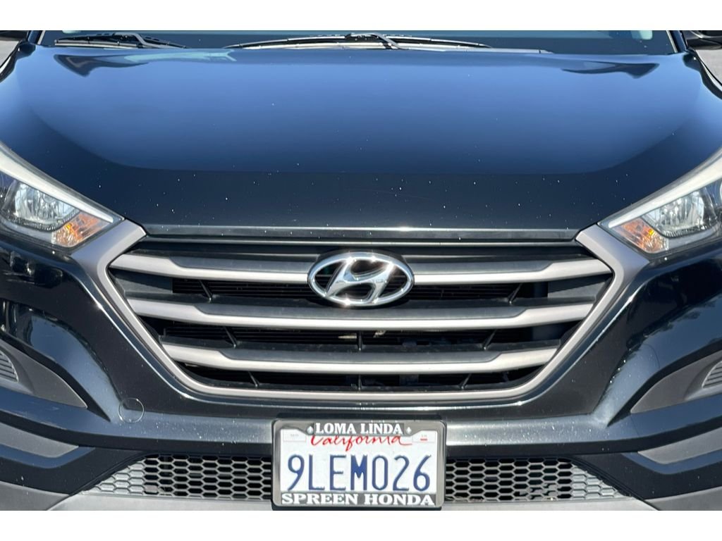 Used 2016 Ash Black Hyundai SE image 12