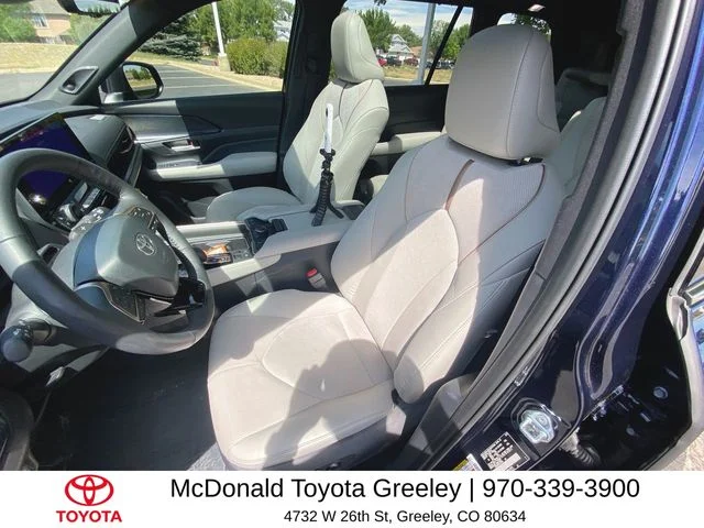 Used 2025  Toyota MAX Platinum image 11