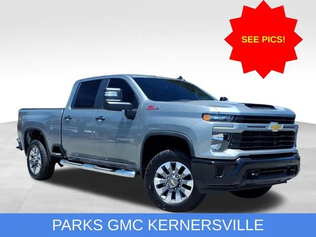 2026 Chevrolet Silverado HD Custom 4WD Crew Cab Standard Box's photo